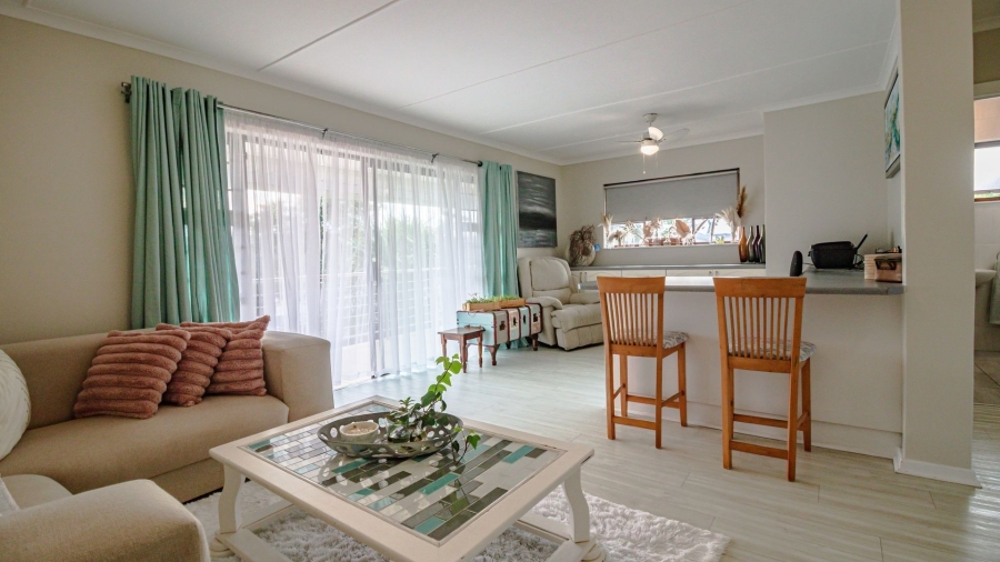 6 Bedroom Property for Sale in Gonubie North Eastern Cape